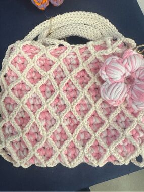 Bonita Bolso Handcrafted Pink and Cream Crochet Tote Bag